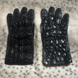 Luxurious Black Textured Leather Gloves